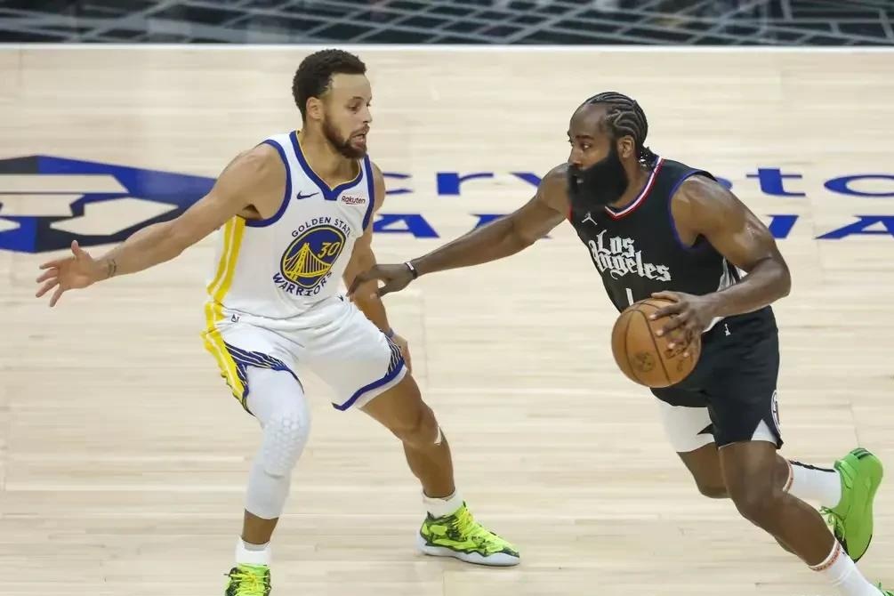 九游登录入口-包含库里意外战胜巴塞罗那，重返赛场引爆全场！引发球迷热议的词条